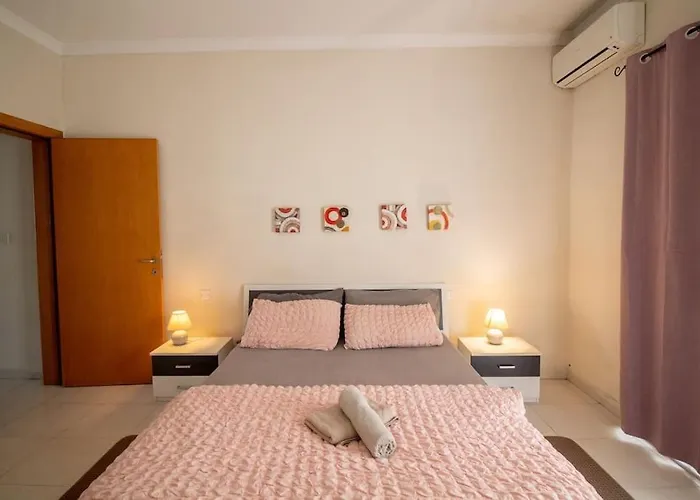 Modern Apt In The Heart Of Maltese Nightlife