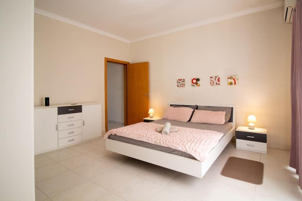Apartament Modern In The Heart Of Maltese Nightlife *