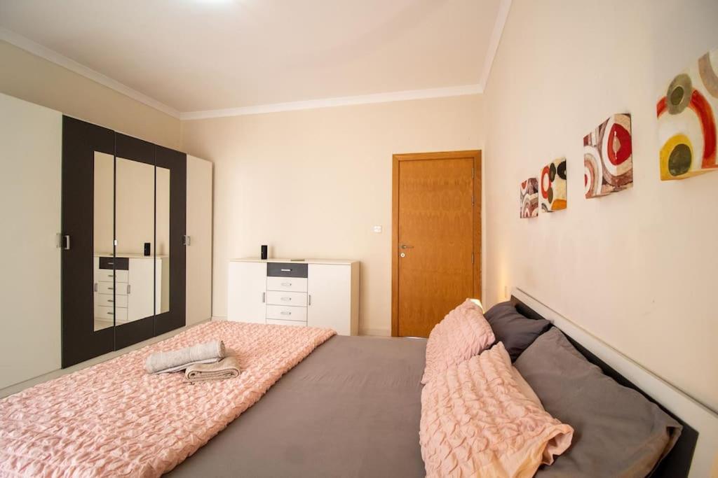 Modern In The Heart Of Maltese Nightlife Apartament St. Julian's