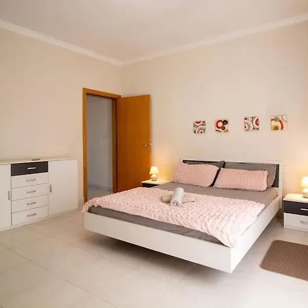 Modern Apt In The Heart Of Maltese Nightlife St. Julian's Zewnętrze zdjęcie